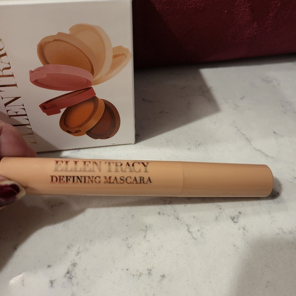 Ellen Tracy makeup 4 piece bundle - Picture 7 of 7